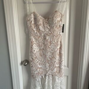NWT Guess Nude & White Floral Lace Dress